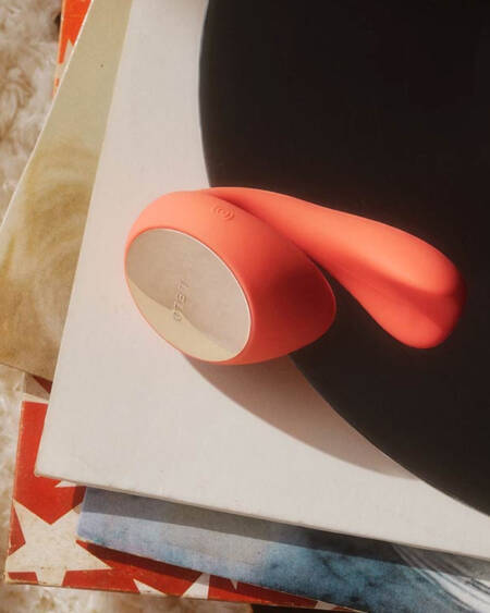 Onda IDA™ massaggiatore a doppia stimolazione by LELO